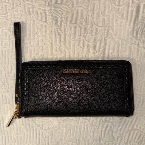 Michael Kors Black leather Wallet with MK Logo - Picture 1 of 7